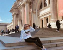 She is a travel enthusiast and shared a photograph of her in front of The Metropolitan Museum of Art in her Instagram posts.